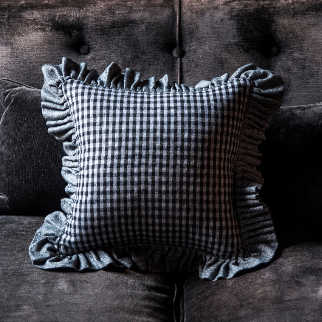 Ruffle: Grey pattern
